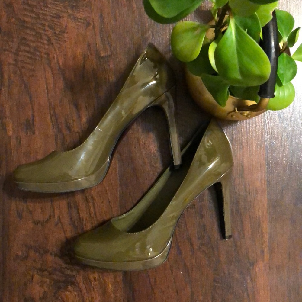 BCBGeneration Military Green Pumps
